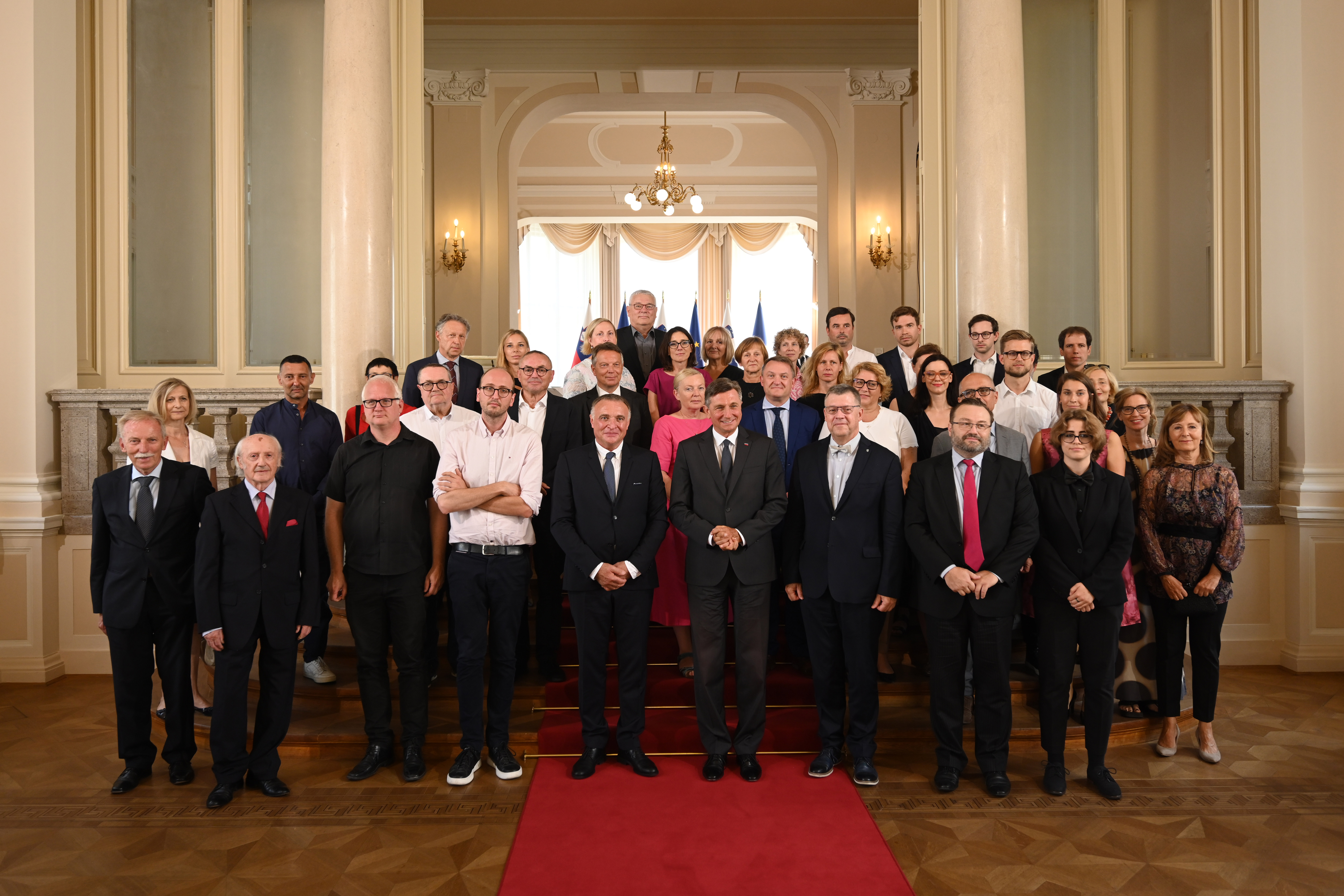 3* 10.40 sprejem za predstavnike Praškega gradu pri predsedniku republike Borutu Pahorju; predsedniška palača, velika dvorana, Erjavčeva 17 (TAMINO; naročilo UPRS, protokol, prihod najkasneje do 10.40, ker bo morda pred začetkom še srečanje z nekaterimi gosti v Zlatem salonu; URADNE FOTO)